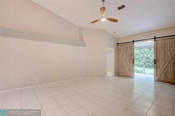 Boca Raton, FL 33496,9219 Vineland Ct  #D