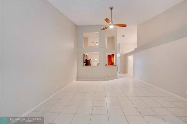 Boca Raton, FL 33496,9219 Vineland Ct  #D