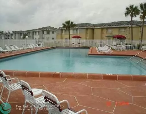 Coral Springs, FL 33071,10008 Twin Lakes Dr  #36A