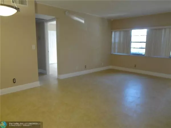 Coral Springs, FL 33071,10008 Twin Lakes Dr  #36A