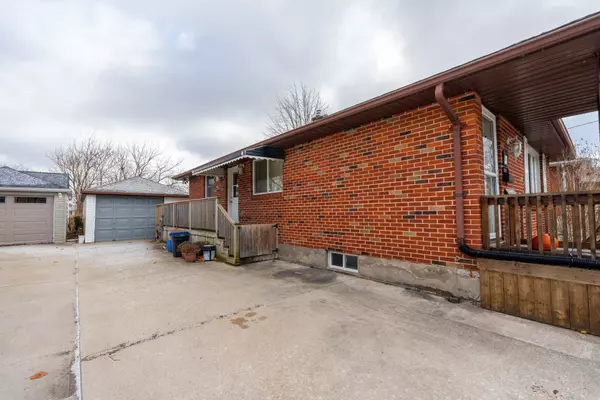 Lambton, ON N7S 1L3,161 Mayfair DR E