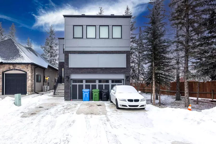 6 Strathridge LN Southwest, Calgary, AB T3H 0A1