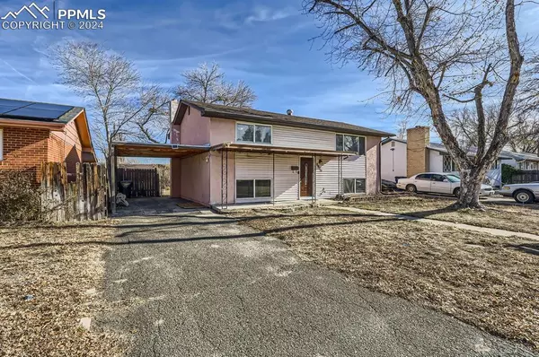 Pueblo, CO 81005,2640 Lynwood LN