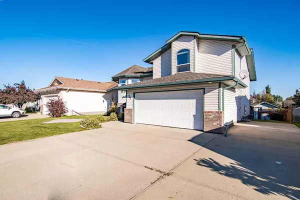 Lacombe, AB T4L 2H6,25 Regent Close