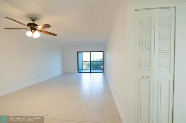 Boca Raton, FL 33428,9233 SW 8 STREET  #222