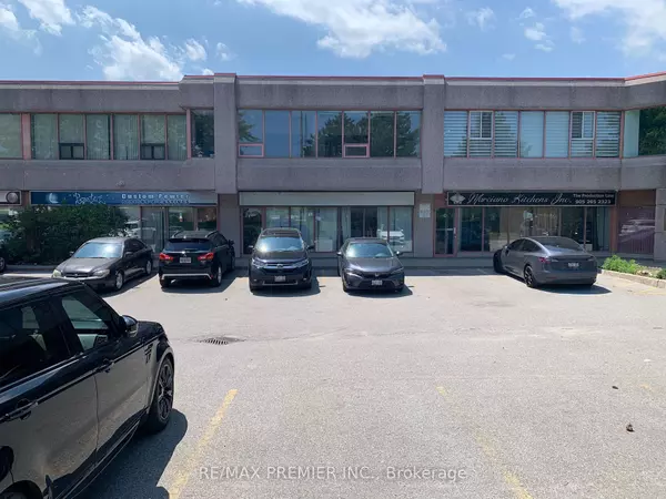 Vaughan, ON L4K 3W7,231 Millway AVE #15