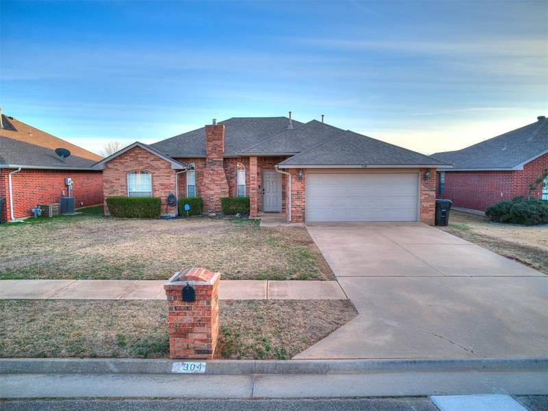 304 SW 40th Street, Moore, OK 73160