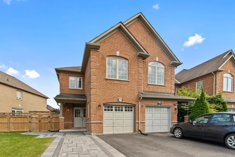 27 Holly DR, Richmond Hill, ON L4S 2N9