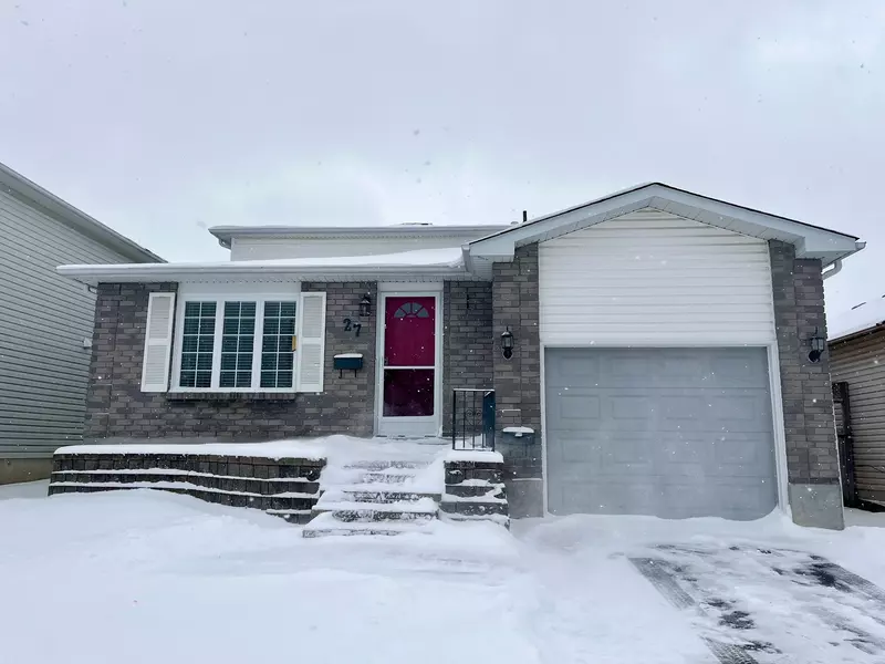 27 Waddington CRES, Barrie, ON L4N 8C8