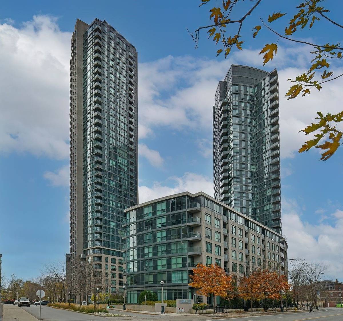 Toronto C01, ON M5V 1B2,231 Fort York BLVD #824