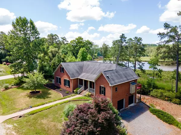 810 Steamboat LN, Heathsville, VA 22473