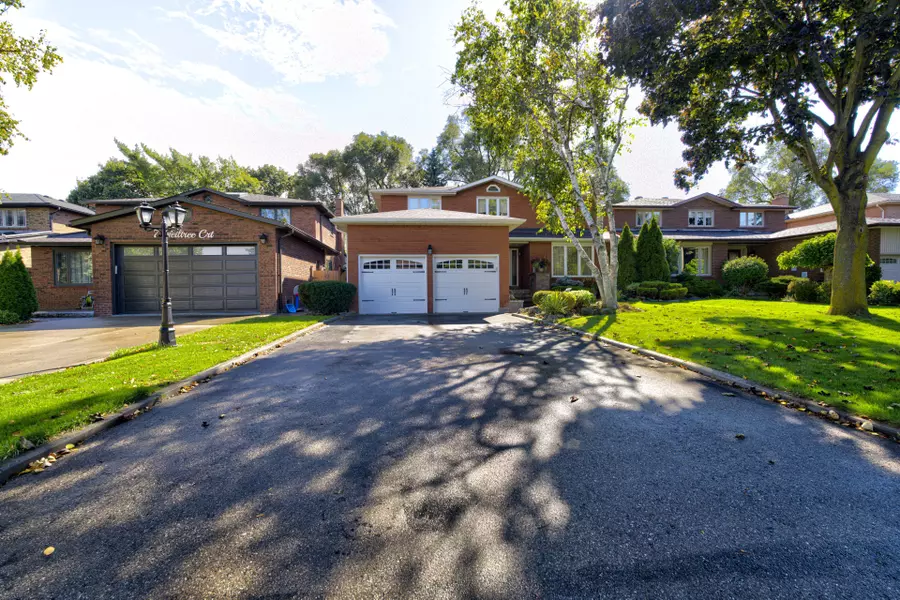 5 Neiltree CT, Toronto W08, ON M9C 5C3