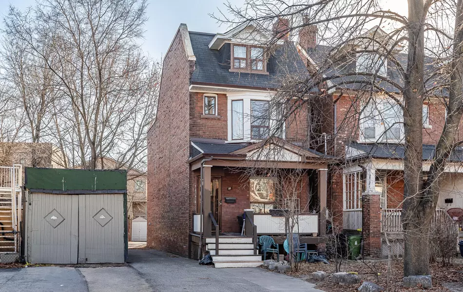 11 Kenneth AVE, Toronto W02, ON M6P 1J1