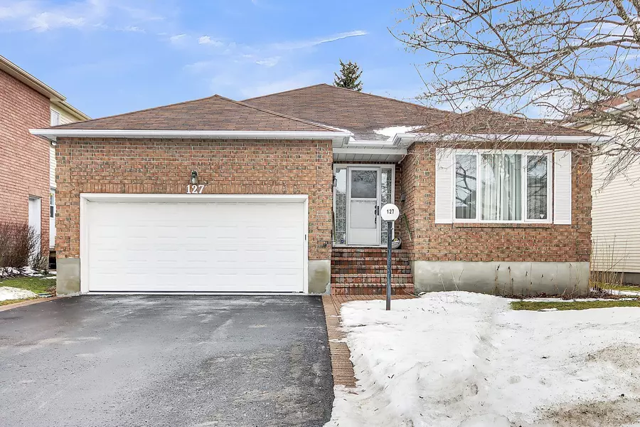 127 Palomino DR, Kanata, ON K2M 1P5