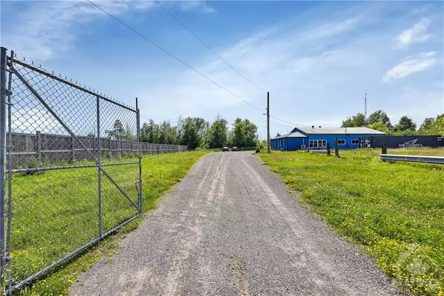 7174 BANK ST, Greely - Metcalfe - Osgoode - Vernon And Area, ON K0A 2P0