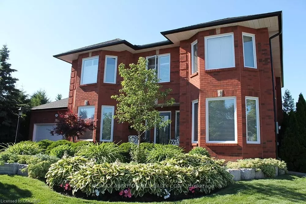 Oakville, ON L6M 2P2,1487 The Links DR