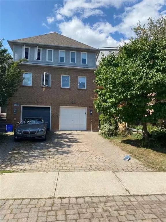 Oakville, ON L6M 3B4,1136 Lingdsay DR S