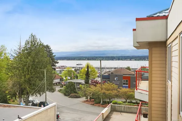 1811 Comox Ave #301, Comox, BC V9M 3L9