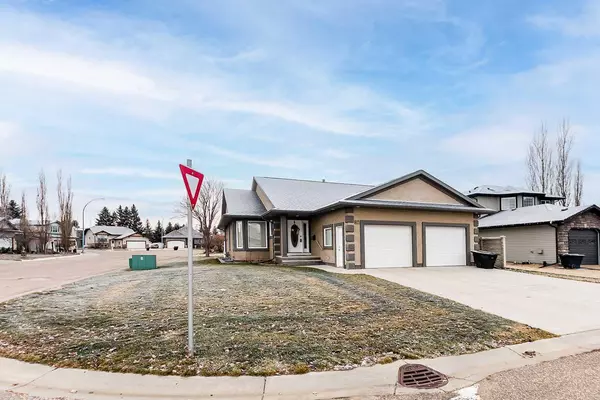 36 Burris Pointe, Lacombe, AB T4L 0A2