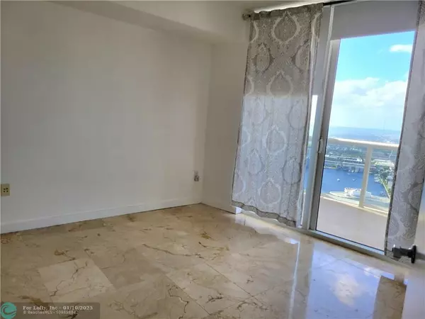 Hallandale Beach, FL 33009,1850 S Ocean Dr  #4406