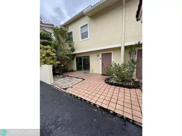 Coral Springs, FL 33065,4305 Coral Springs Drive  #2H