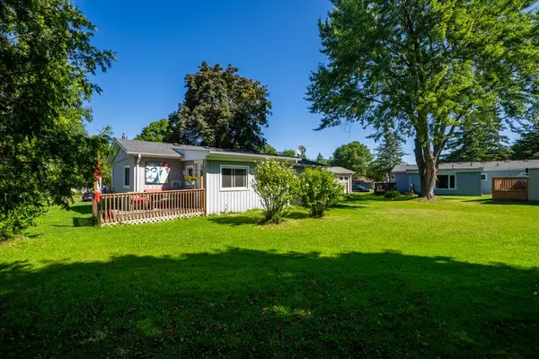 Innisfil, ON L9S 1N9,15 MAPLE CT