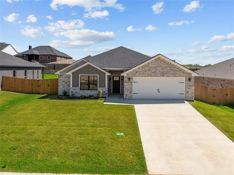 16225 Crossing Circle, Lindale, TX 75771