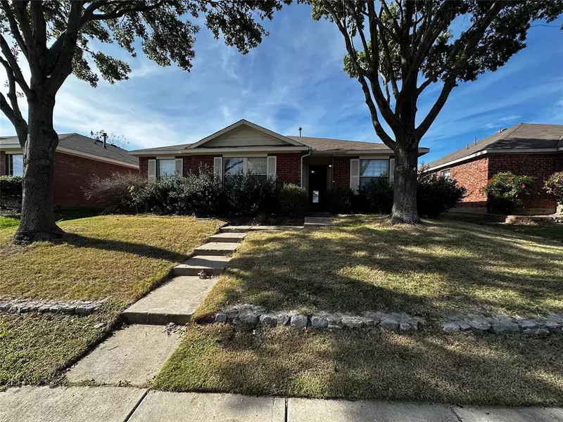 2913 Midbury Drive, Lancaster, TX 75134