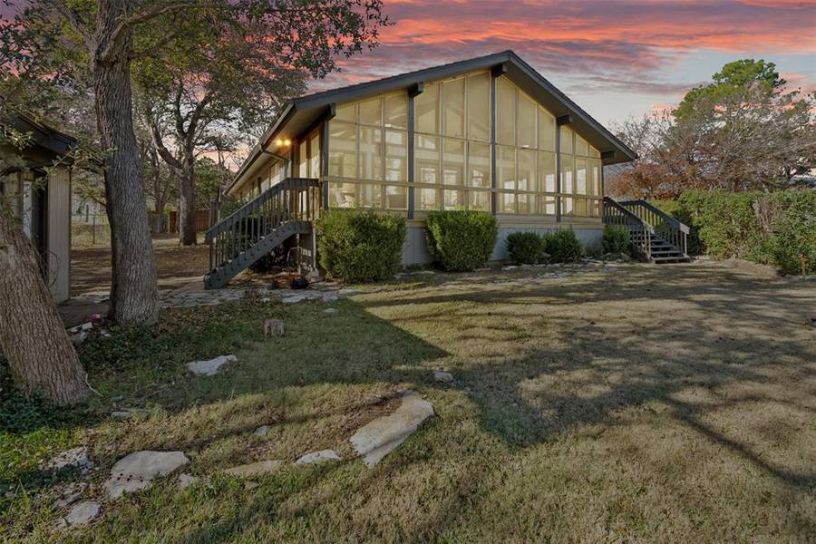 1405 E Tioga Court, Granbury, TX 76048