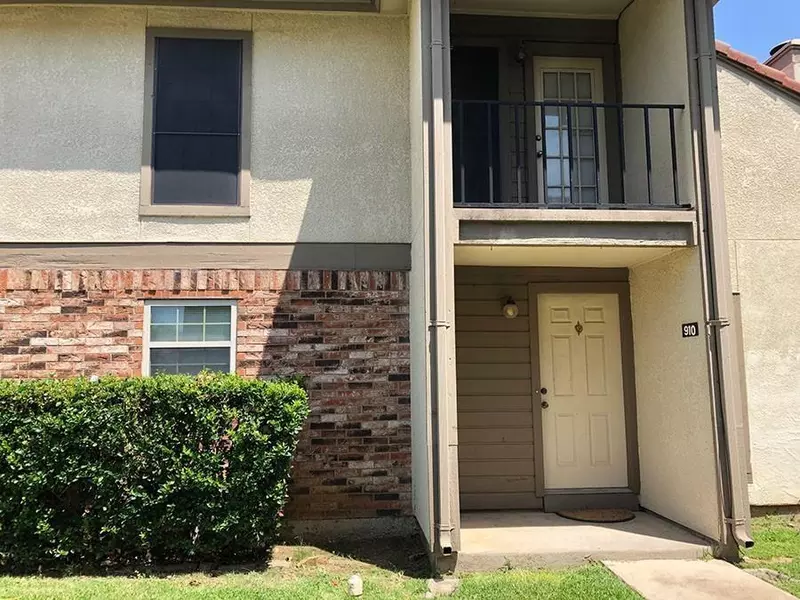 910 Turtle Cove #148, Irving, TX 75060