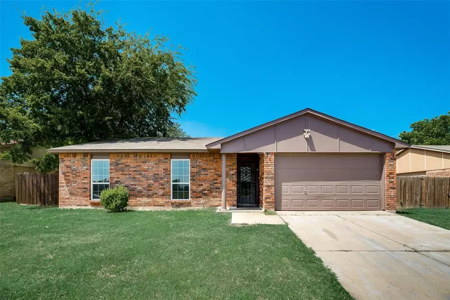 7512 Marrs Drive, Fort Worth, TX 76140