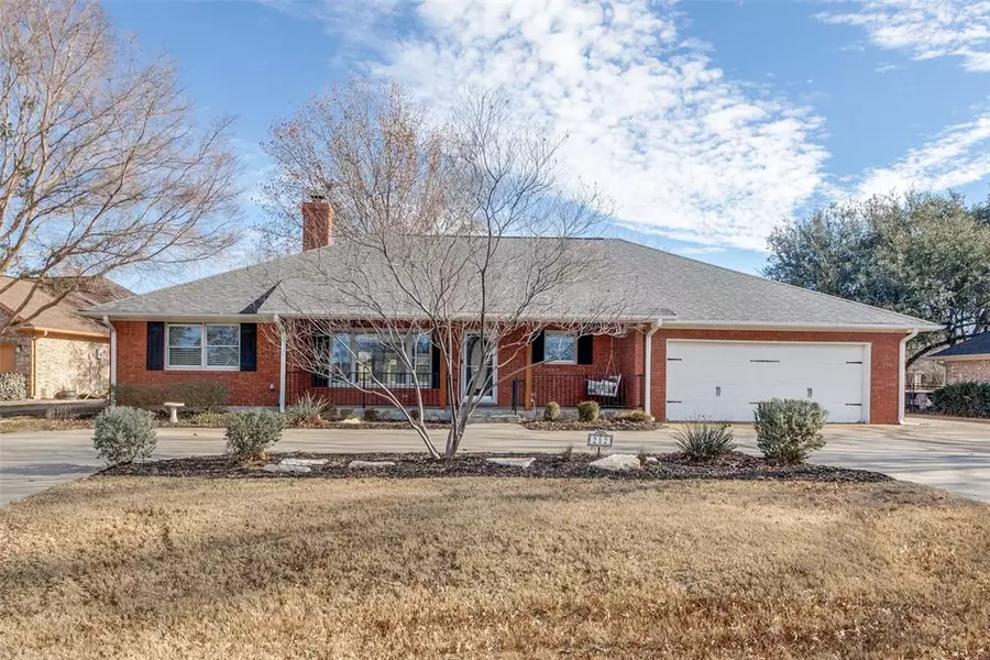 212 Kiowa Drive N, Gainesville, TX 76240