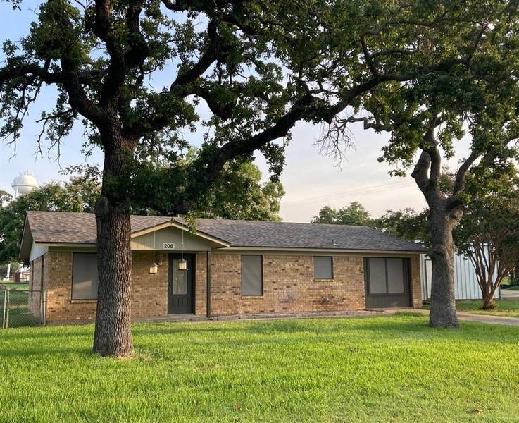 206 E 3rd Street, Tolar, TX 76476