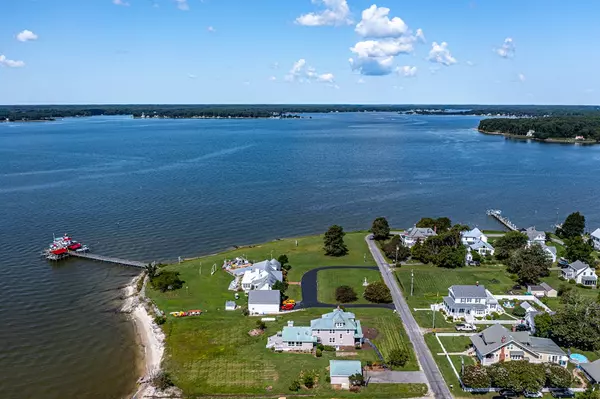 Reedville, VA 22539,159 Fleeton Point CIR