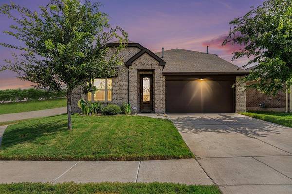 1077 Kingbird Lane,  Alvarado,  TX 76009