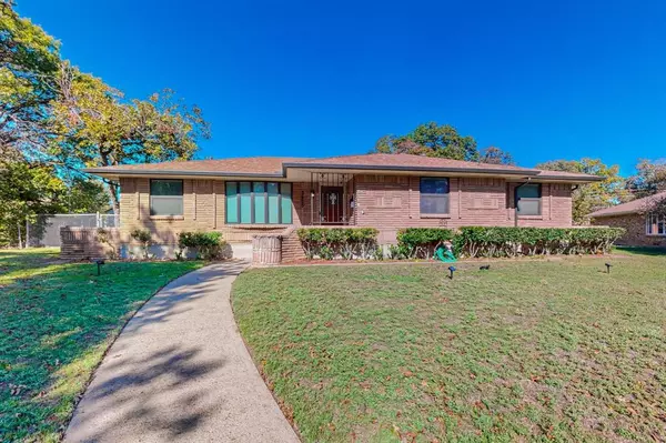 3425 Shady Hollow Lane, Dallas, TX 75233