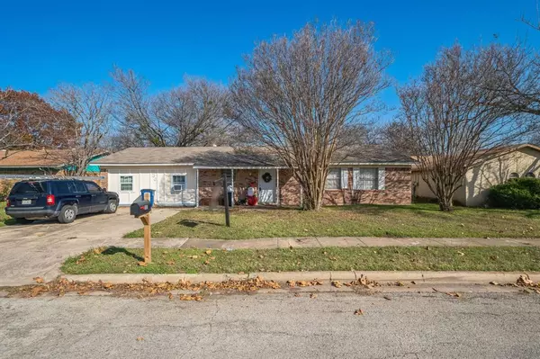 736 Cheltenham Drive, Everman, TX 76140