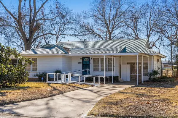 2505 Greenway Drive, Brownwood, TX 76801