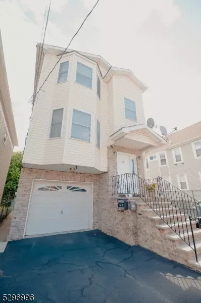 547 Magnolia Ave, Elizabeth City, NJ 07206