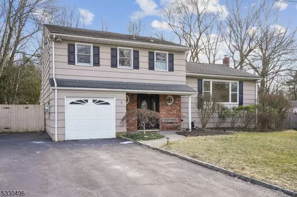 7 Mansfield Ct, Livingston Twp., NJ 07039