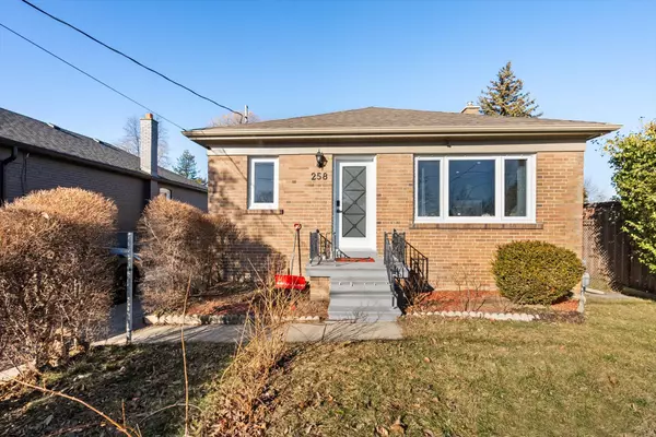 258 Valermo DR, Toronto W06, ON M8W 2K8