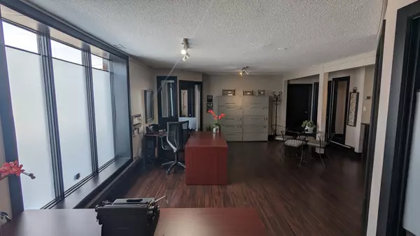 Ottawa, ON K1J 9E2,5350 Canotek RD #22