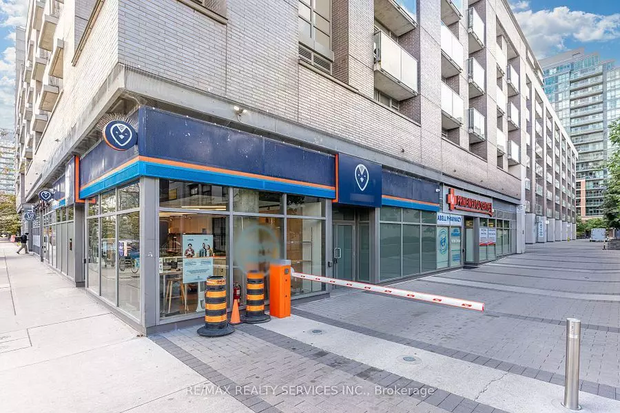 Toronto C01, ON M6J 0B1,68 Abell ST #8-10