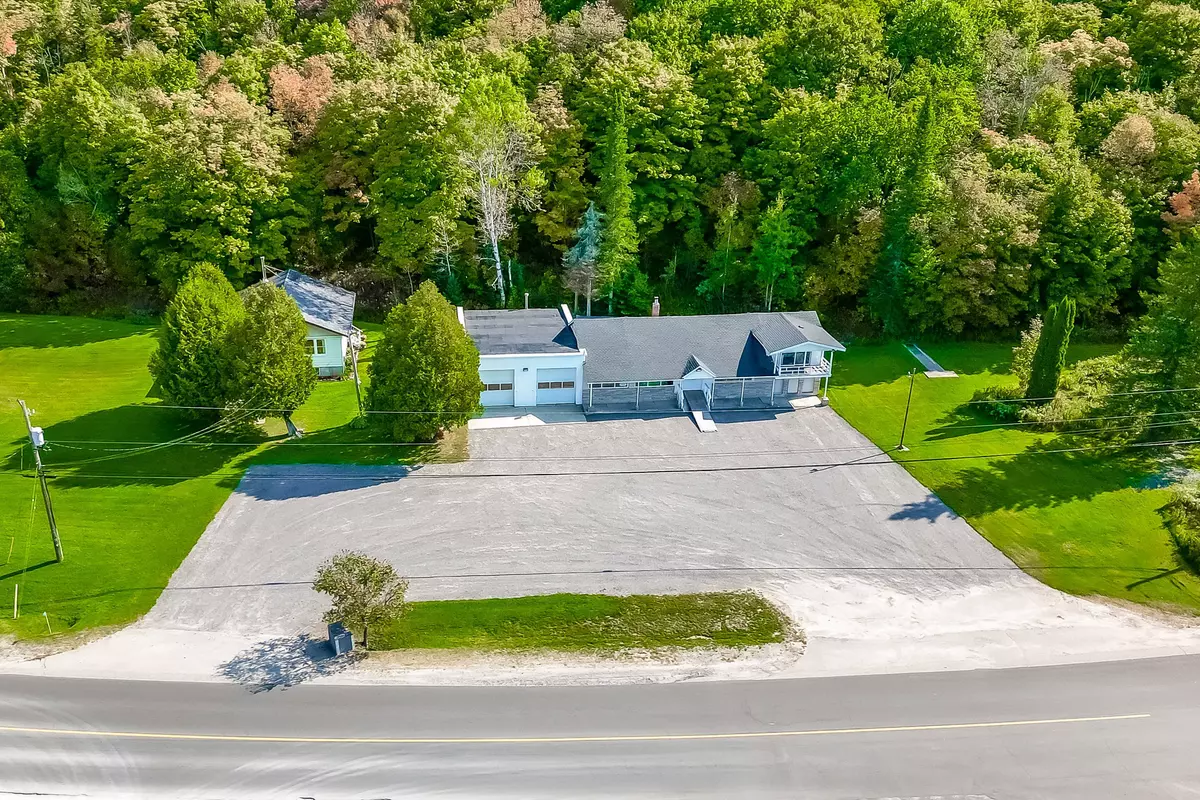 Muskoka Lakes, ON P0B 1M0,949 Raymond RD