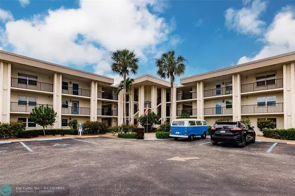 1828 Pine Valley Dr  #111, Fort Myers, FL 33907