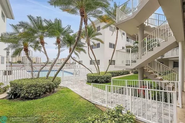 Hallandale Beach, FL 33009,462 Golden Isles Dr  #310