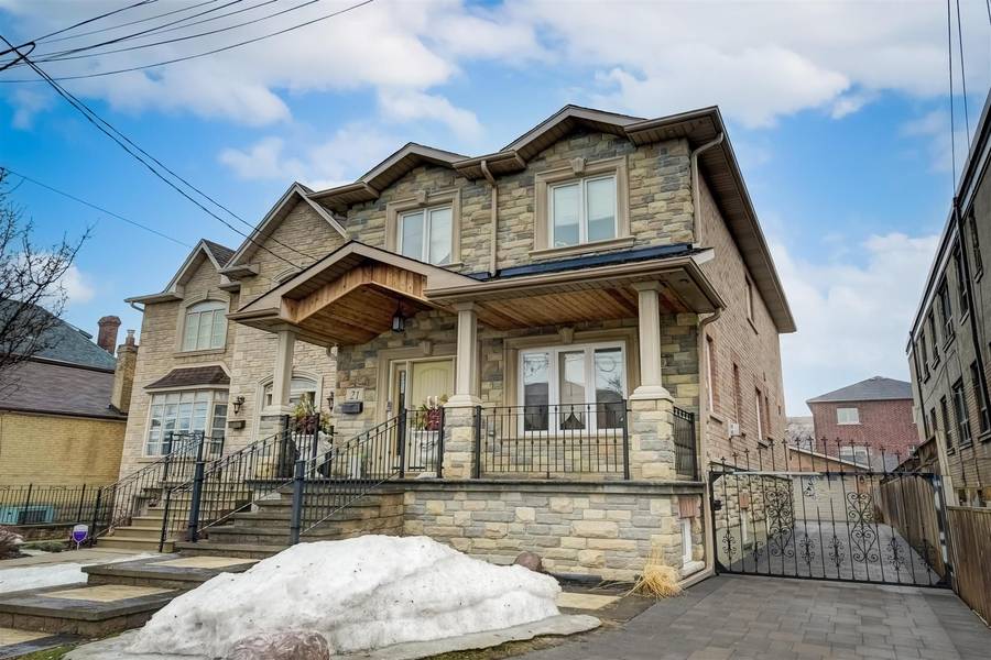 21 Thornton AVE, Toronto W03, ON M6E 2E3