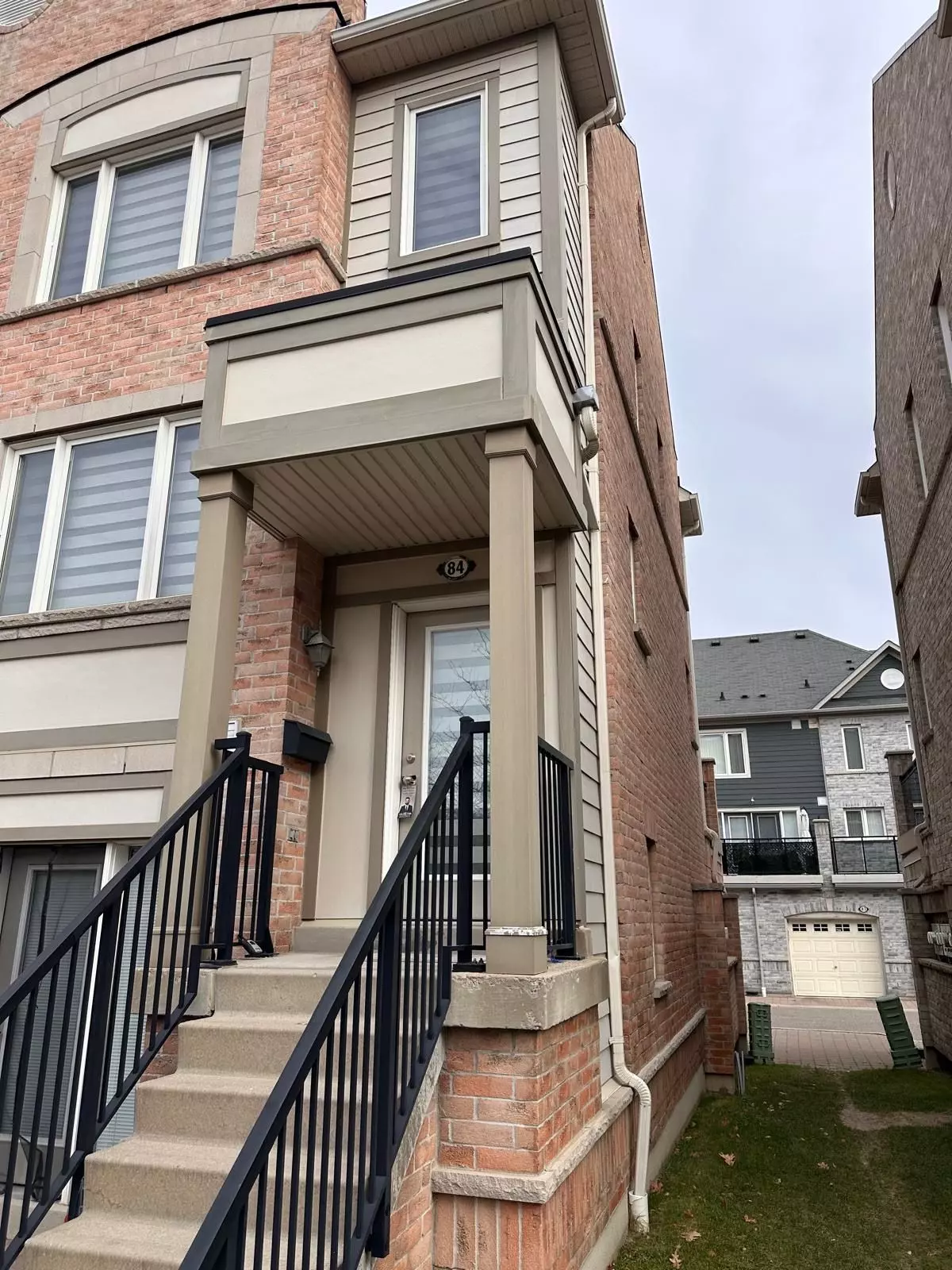 Mississauga, ON L5M 0L8,5650 Winston Churchill BLVD #84