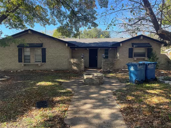 1221 Holt Avenue, Desoto, TX 75115