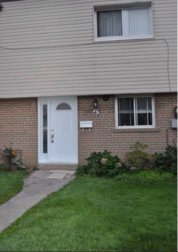 433 Silverstone DR #40, Toronto W10, ON M9V 3K7